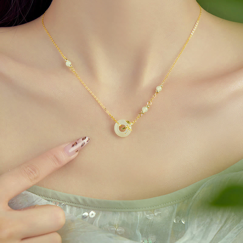 Collier pendentif en jade Hetian avec boucle de paix pour l'abondance