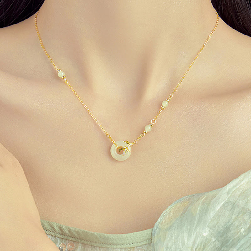 Collier pendentif en jade Hetian avec boucle de paix pour l'abondance