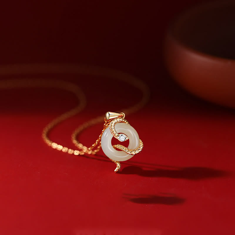 Collier en jade Hetian avec boucle de paix pour l'année du serpent