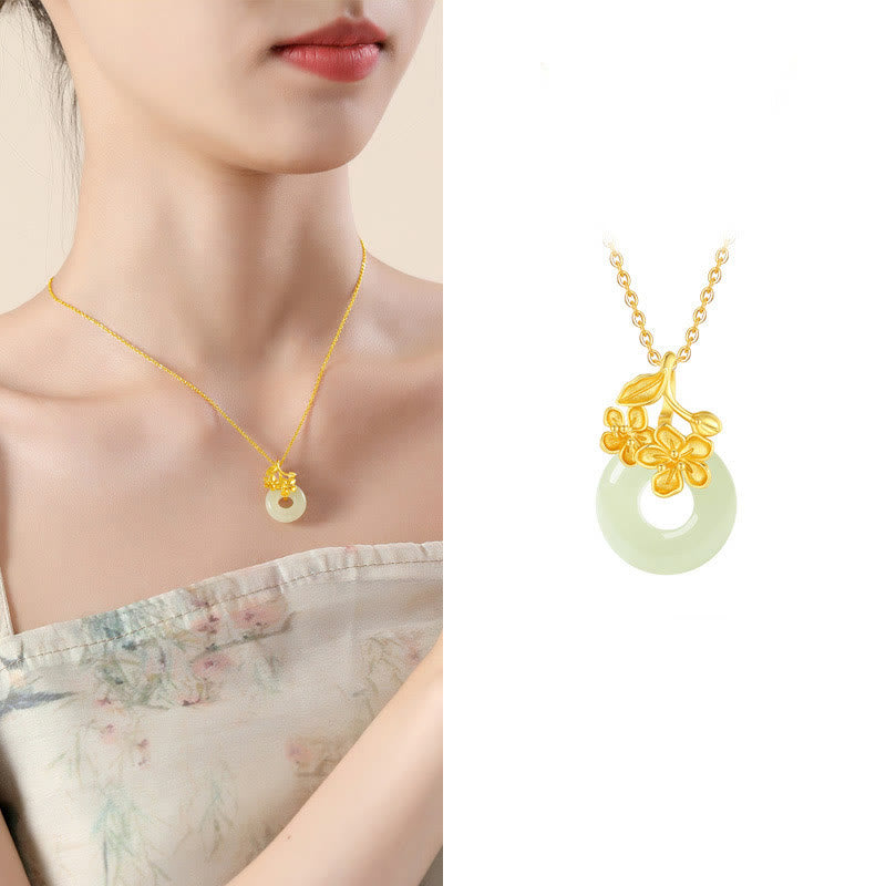 Collier en jade Hetian avec fleur de pêcher et boucle de paix