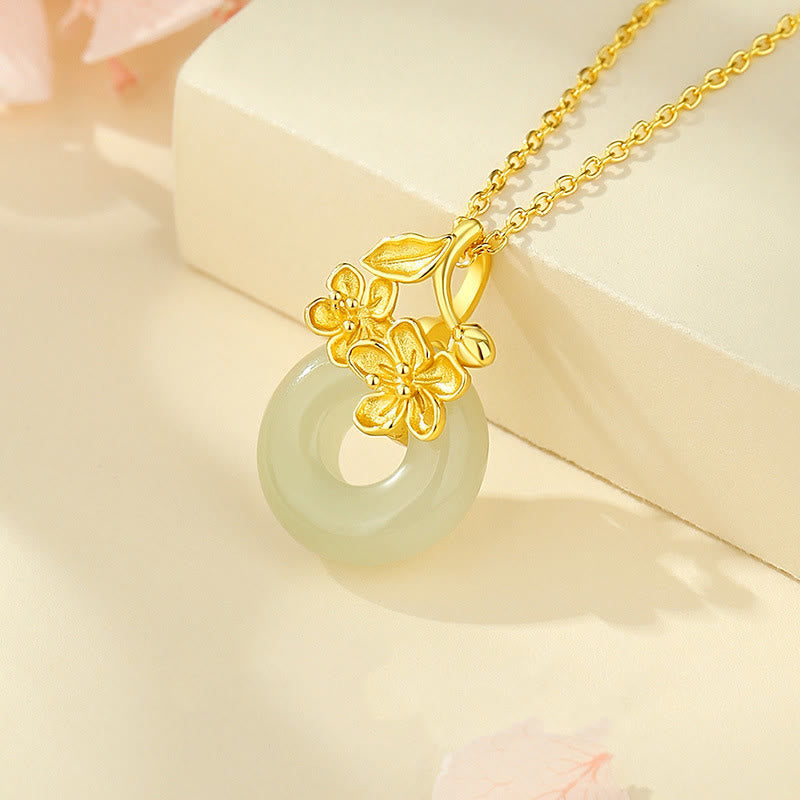 Collier en jade Hetian avec fleur de pêcher et boucle de paix