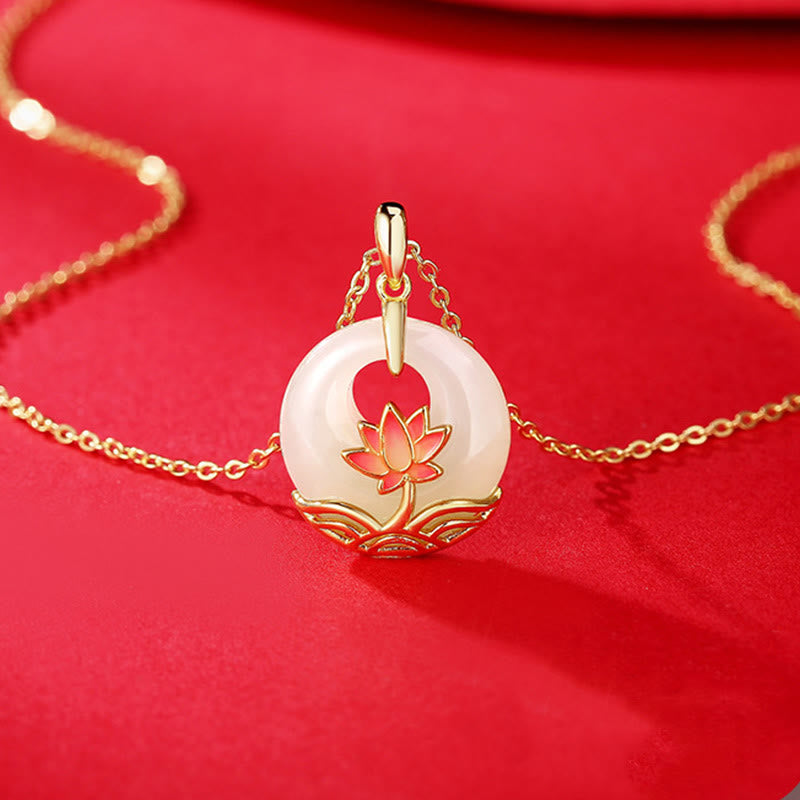 Collier de protection en jade blanc de Hetian et fleur de lotus