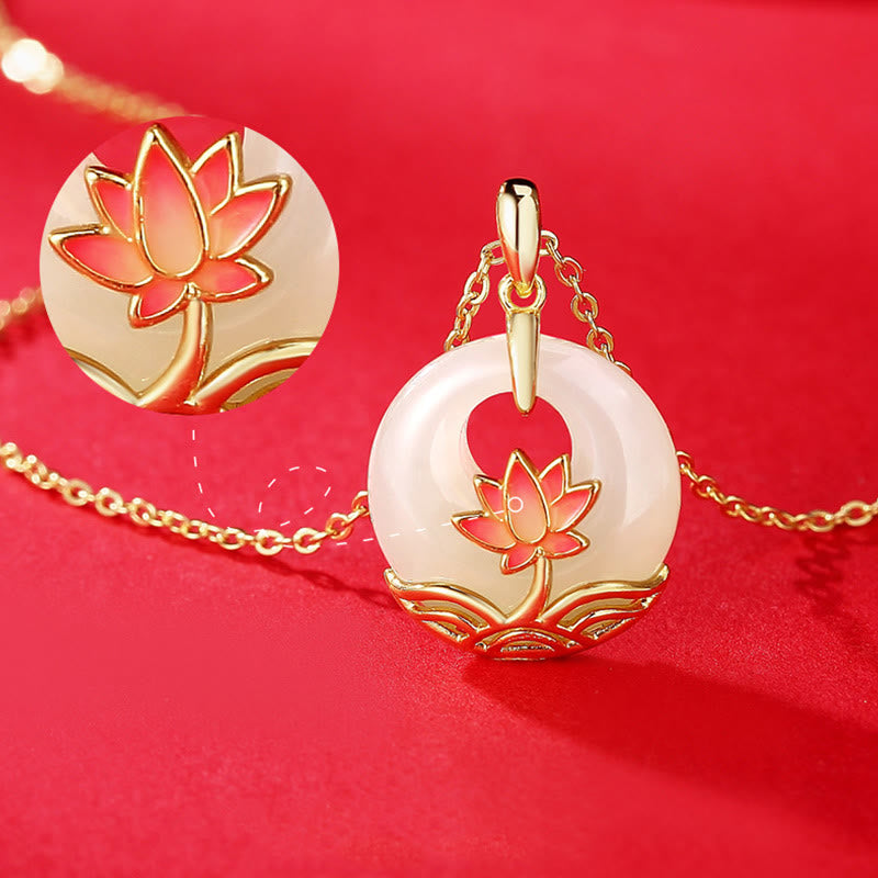 Collier de protection en jade blanc de Hetian et fleur de lotus