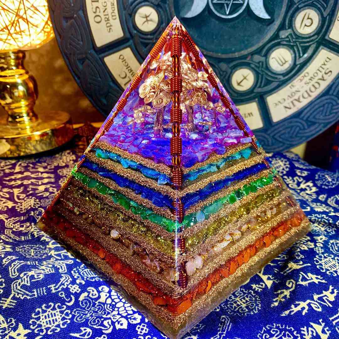 Générateur de pyramide à sept chakras à haute fréquence