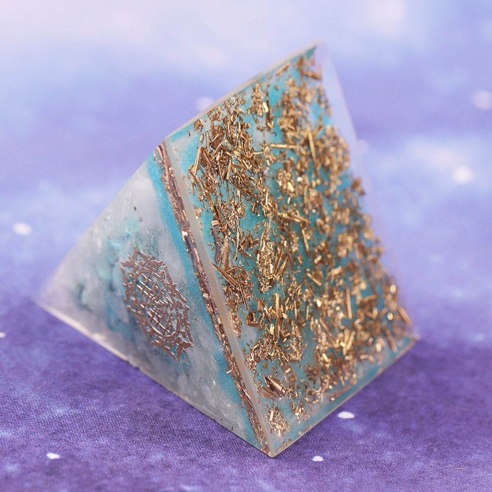 Pyramide d'orgonite d'amour supérieur