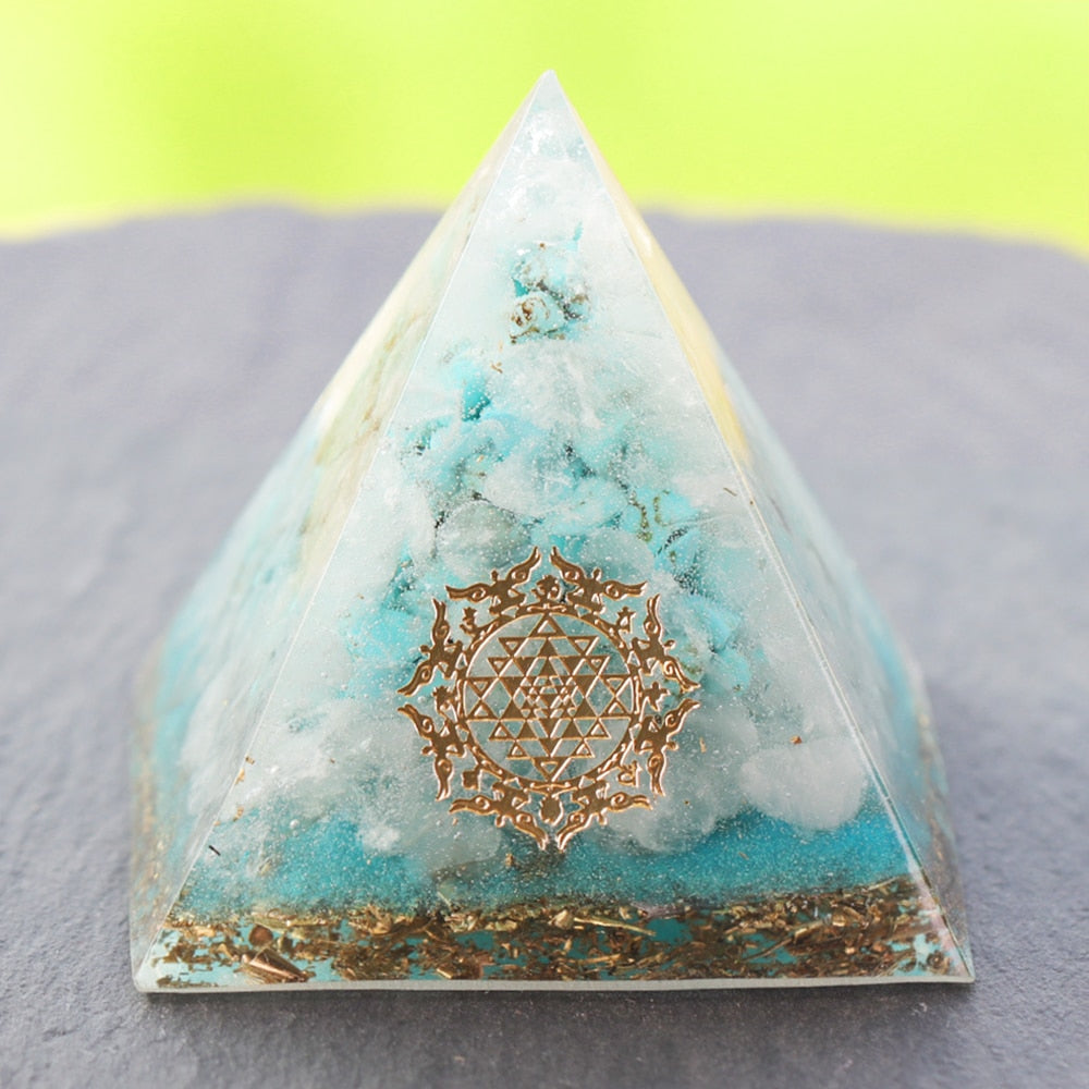 Pyramide d'orgonite d'amour supérieur
