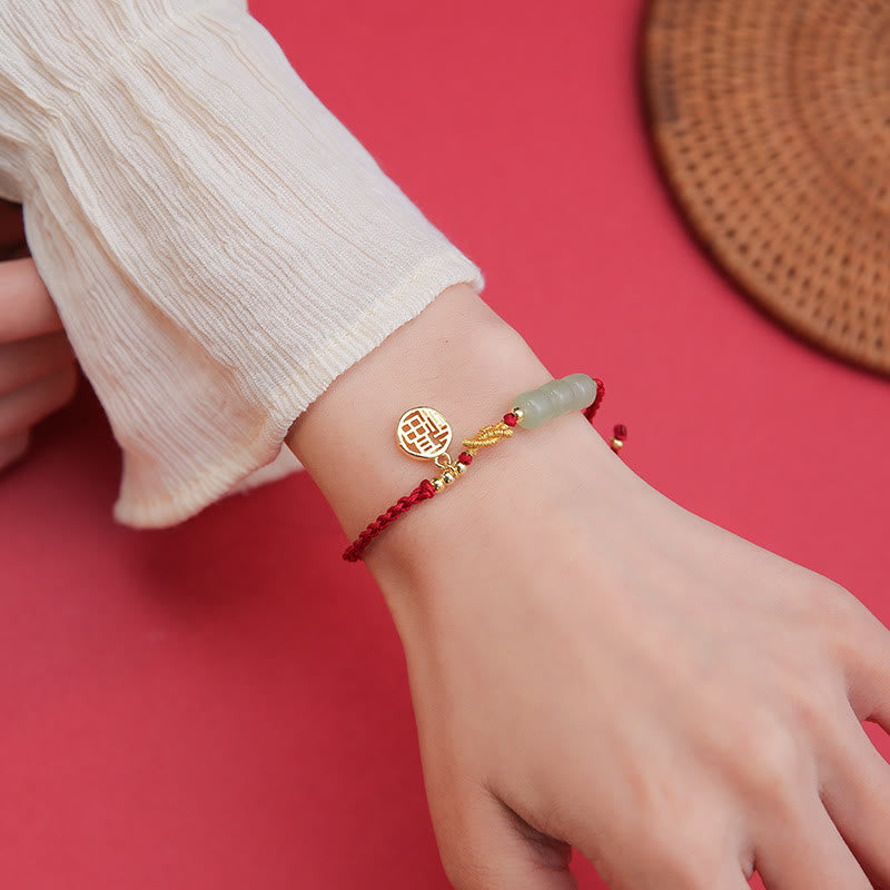 Bracelet en perles de jade avec breloque Fu sur corde rouge pour la chance et la prospérité