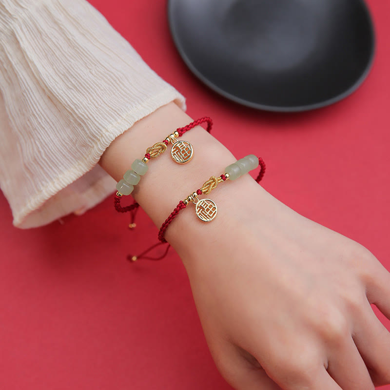 Bracelet en perles de jade avec breloque Fu sur corde rouge pour la chance et la prospérité
