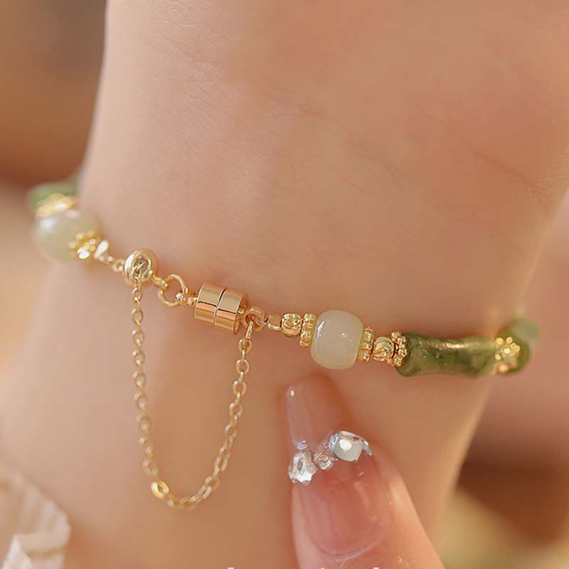Bracelet en jade avec motif de feuille de bambou et de lys pour la chance et l'abondance