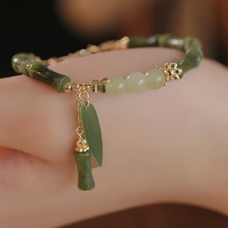 Bracelet en jade avec motif de feuille de bambou et de lys pour la chance et l'abondance