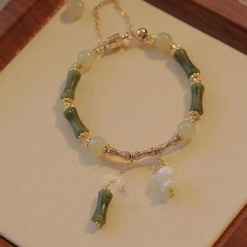 Bracelet en jade avec motif de feuille de bambou et de lys pour la chance et l'abondance