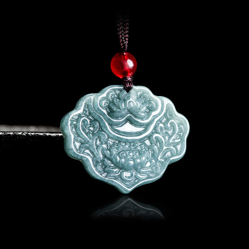 Collier de lotus en jade avec pendentif symbole de prospérité