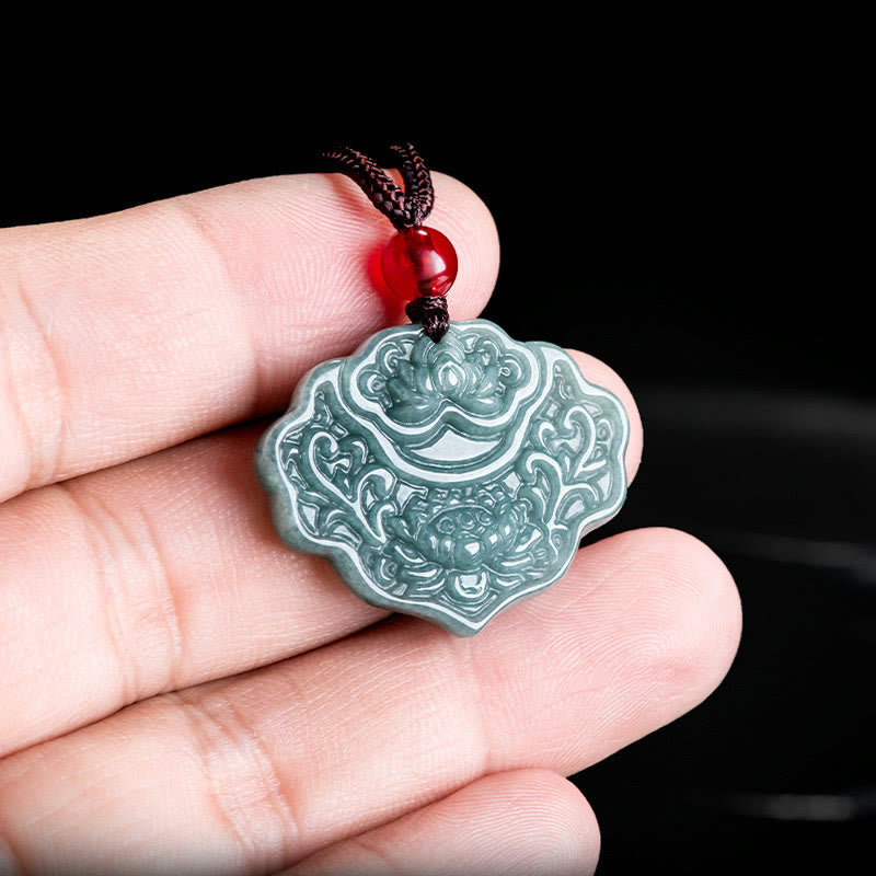 Collier de lotus en jade avec pendentif symbole de prospérité