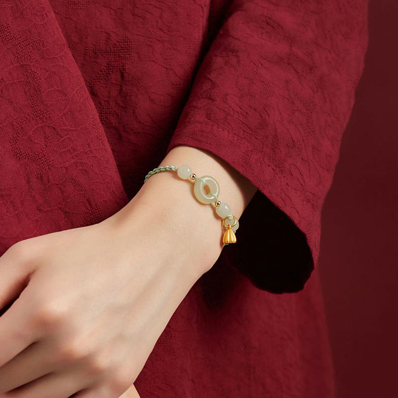 Bracelet en fil de jade et lotus de paix pour l'abondance