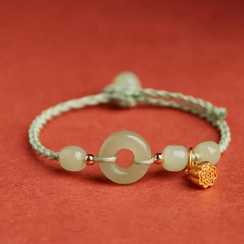 Bracelet en fil de jade et lotus de paix pour l'abondance