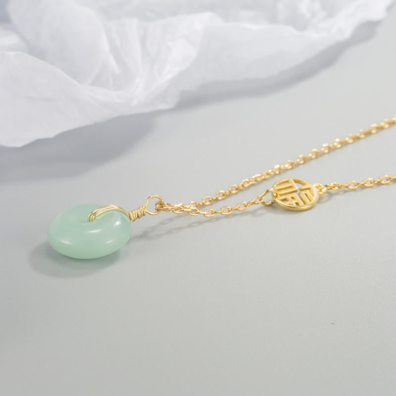 Collier de jade avec caractère Fu et boucle de paix pour l'abondance
