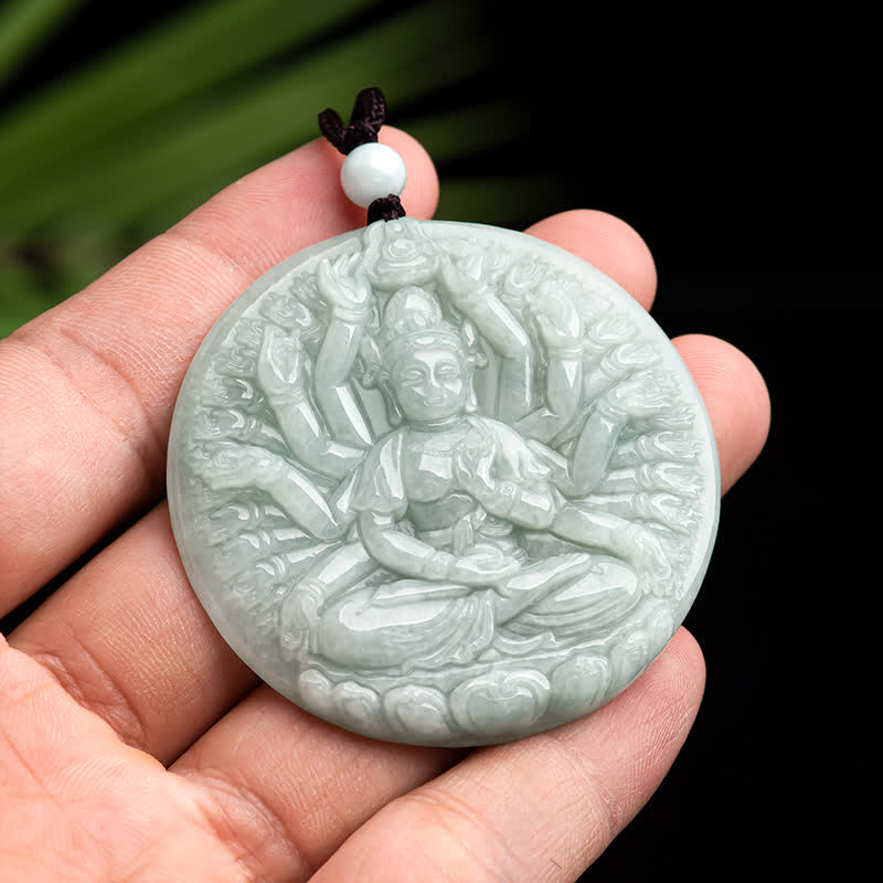 Collier en jade avec pendentif Kwan Yin aux mille mains pour la prospérité