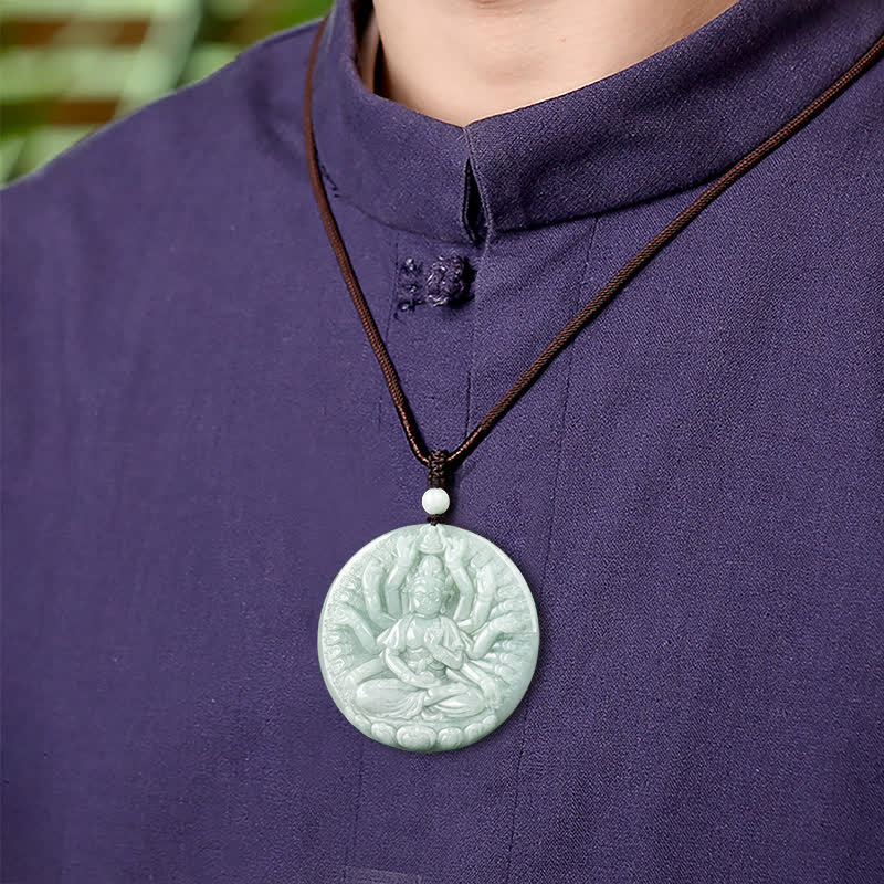 Collier en jade avec pendentif Kwan Yin aux mille mains pour la prospérité