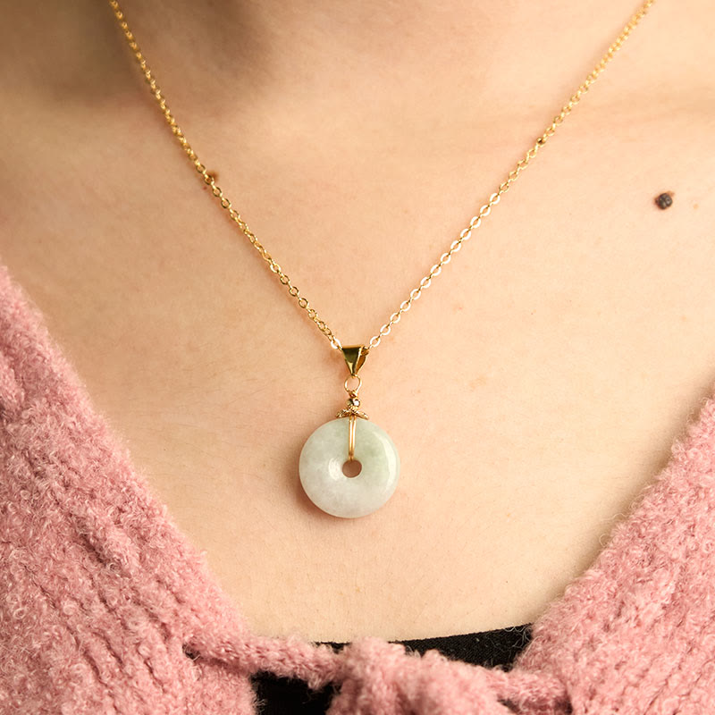 Collier en jade avec boucle de paix pour la chance et la protection