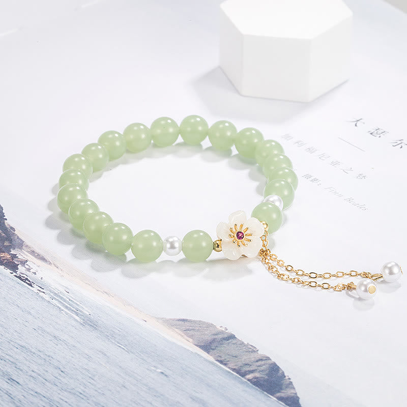 Bracelet porte-bonheur et bénédiction en perles de jade avec fleur de pêcher