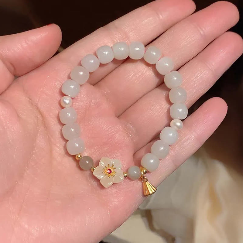 Bracelet porte-bonheur et bénédiction en perles de jade avec fleur de pêcher