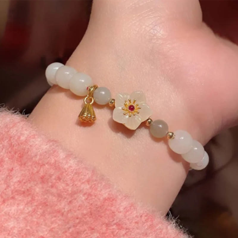 Bracelet porte-bonheur et bénédiction en perles de jade avec fleur de pêcher