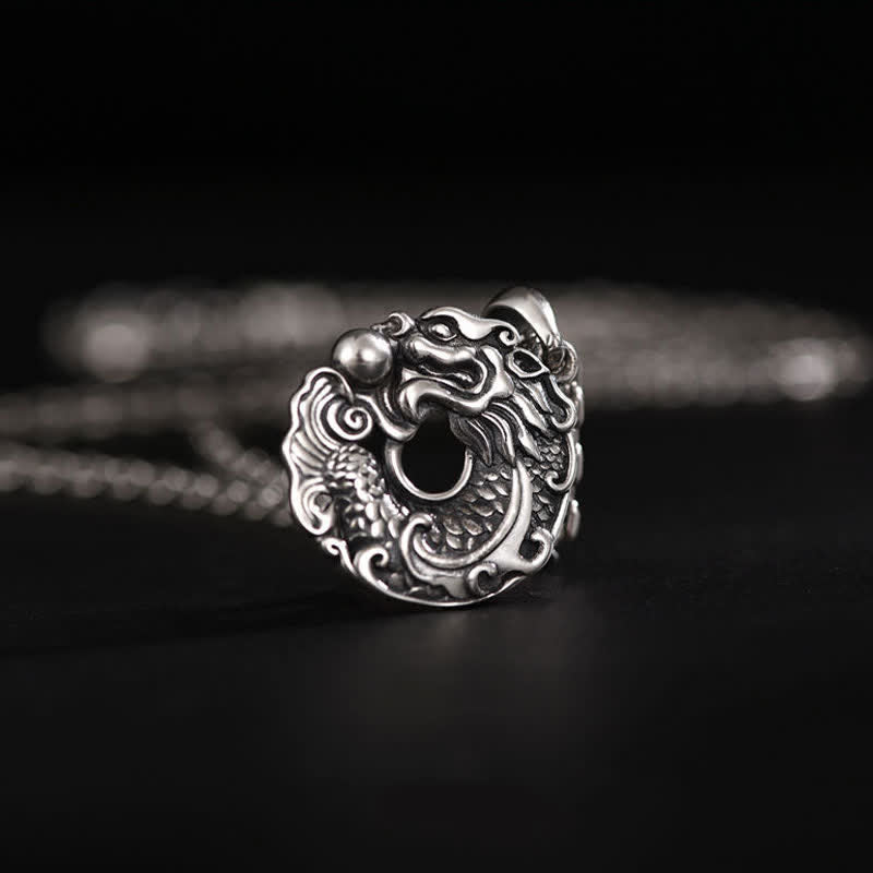Collier dragon avec boucle de paix et poisson koï