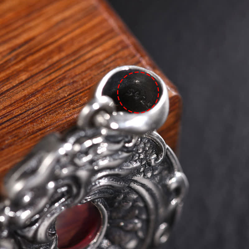 Collier dragon avec boucle de paix et poisson koï