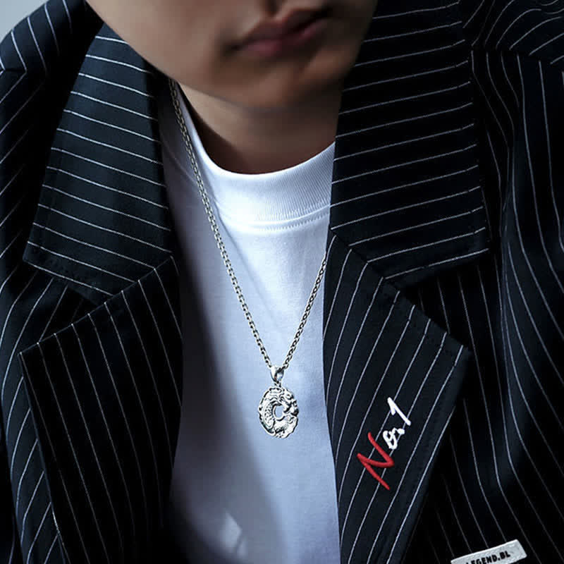 Collier dragon avec boucle de paix et poisson koï