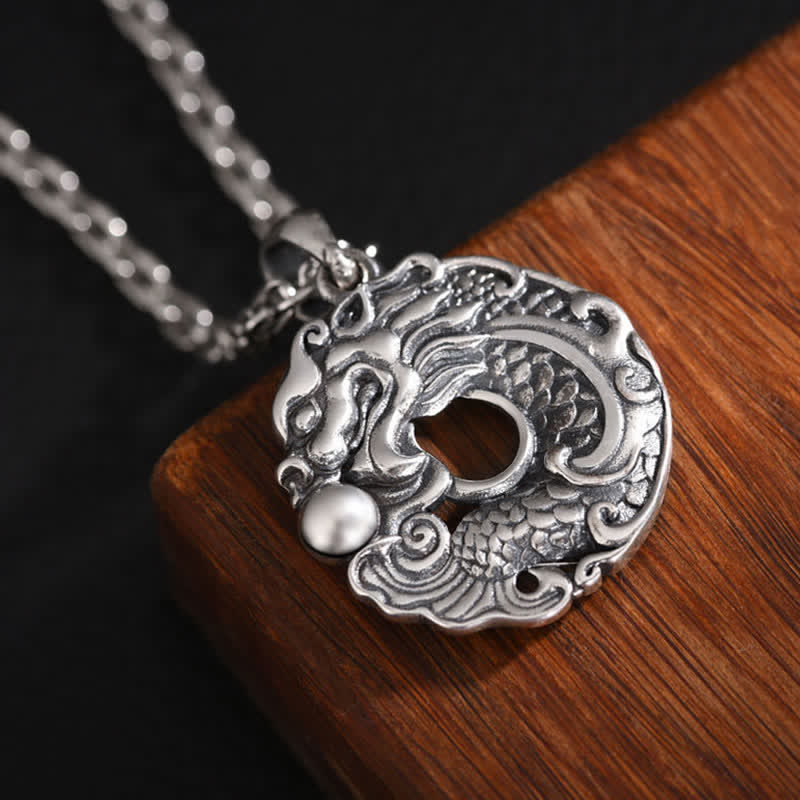 Collier dragon avec boucle de paix et poisson koï