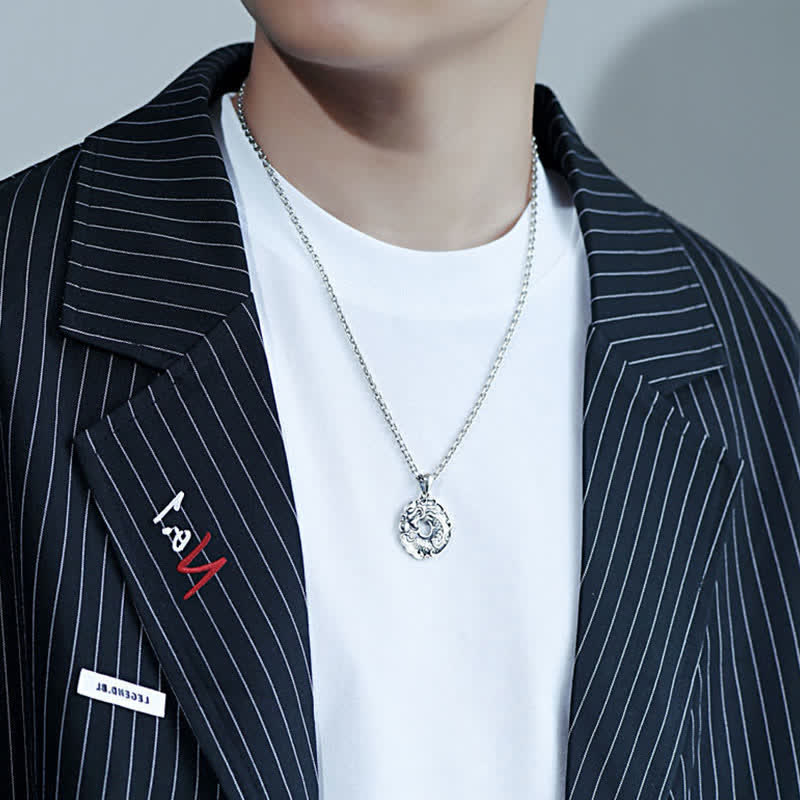 Collier dragon avec boucle de paix et poisson koï