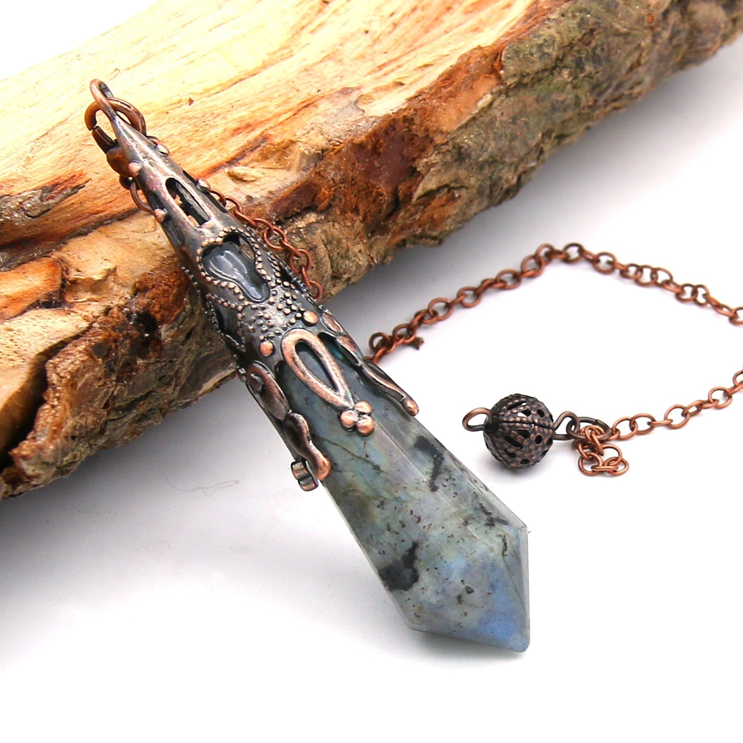 Pendule en cristal de labradorite pour l'intuition et la clarté