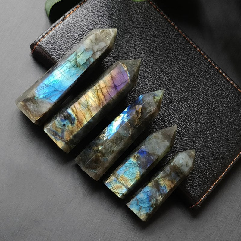 Tour de cristal de guérison énergétique en labradorite