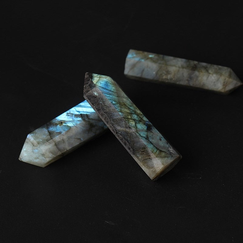 Tour de cristal de guérison énergétique en labradorite