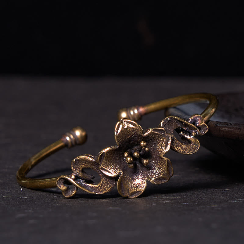 Grand bracelet manchette en cuivre avec fleurs et feuilles porte-bonheur et guérison