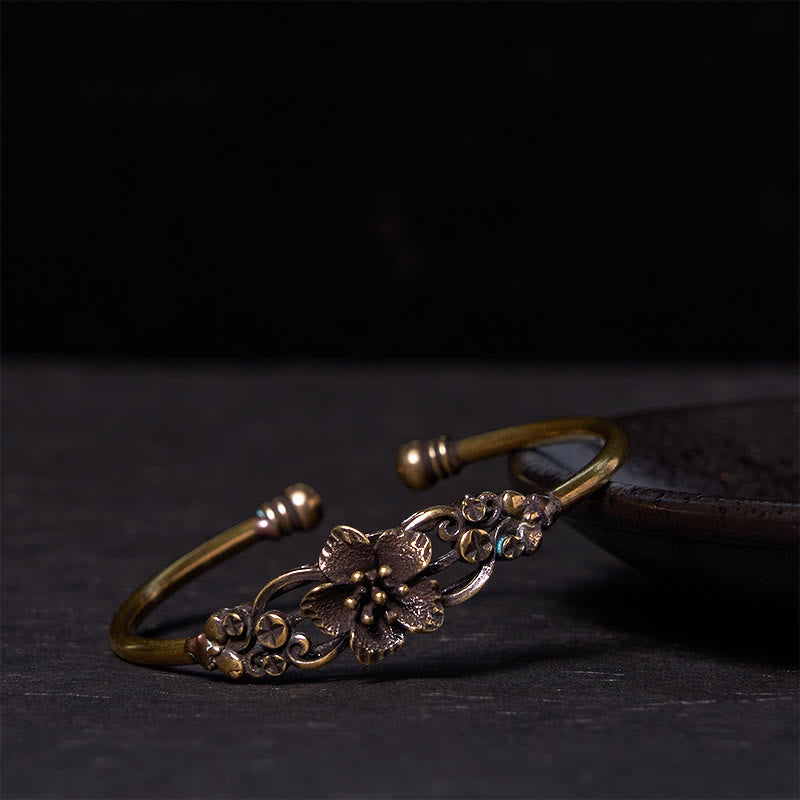 Grand bracelet manchette en cuivre avec fleurs et feuilles porte-bonheur et guérison