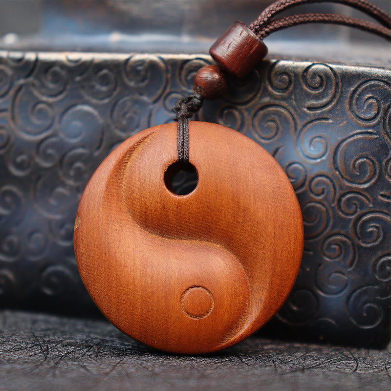 Collier porte-bonheur Yin Yang en bois de jujubier frappé par la foudre