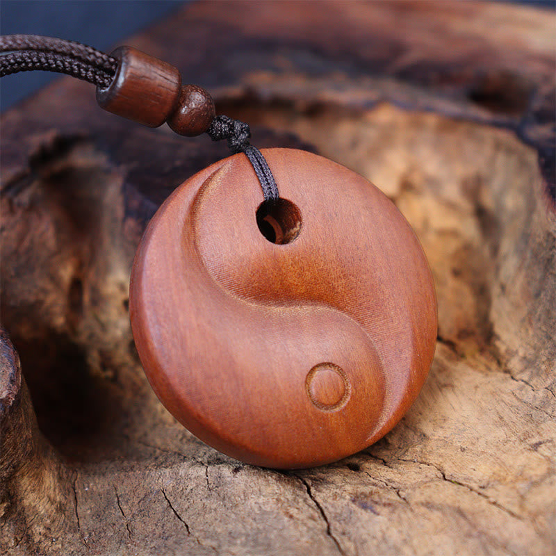 Collier porte-bonheur Yin Yang en bois de jujubier frappé par la foudre