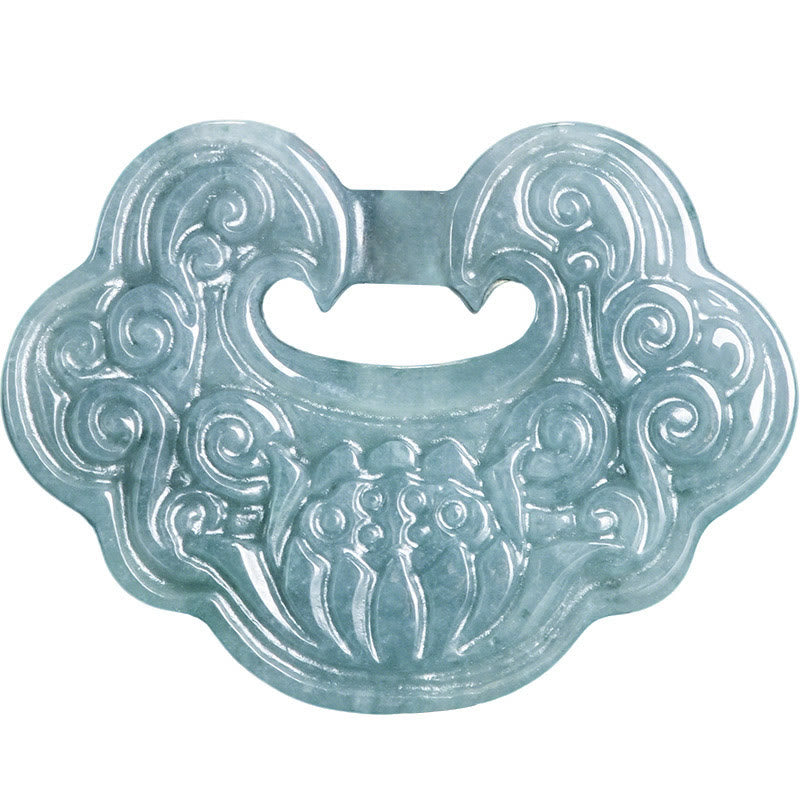 Collier Ruyi en jade sculpté en forme de lotus pour l'abondance et la prospérité