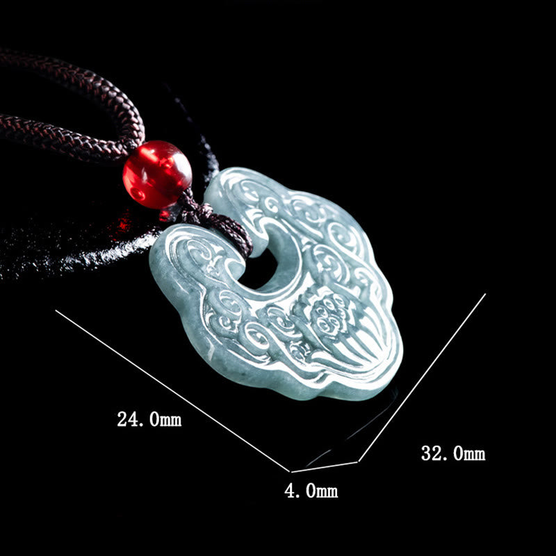 Collier Ruyi en jade sculpté en forme de lotus pour l'abondance et la prospérité