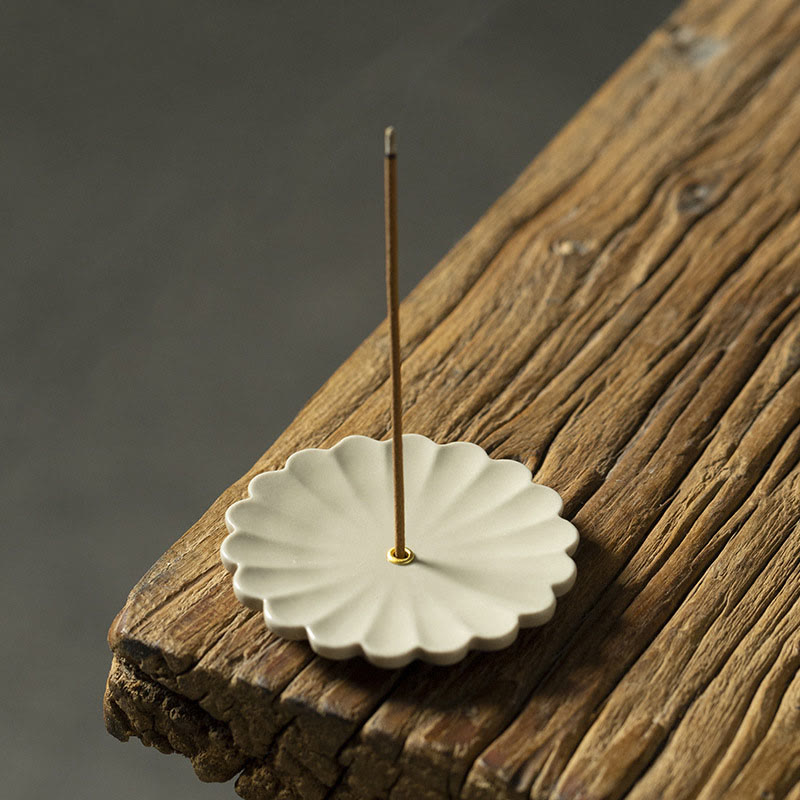 Brûleur d'encens en céramique Lotus au motif floral pour la sérénité