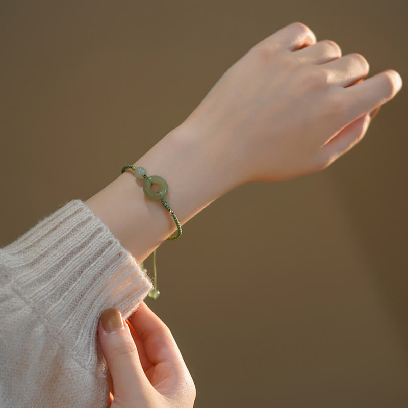 Bracelet à breloques en jade lotus et boucle de paix pour la prospérité