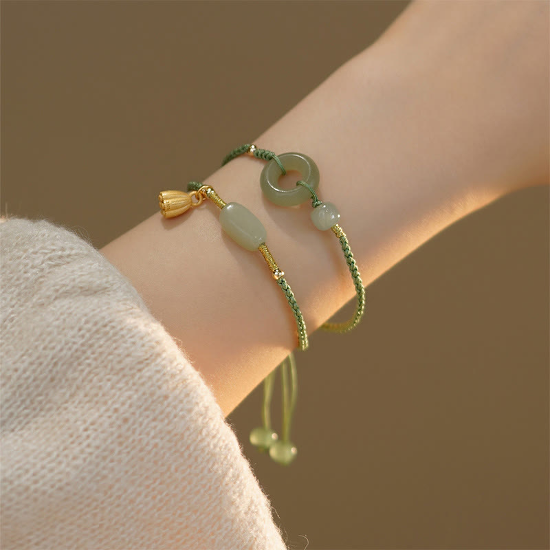 Bracelet à breloques en jade lotus et boucle de paix pour la prospérité
