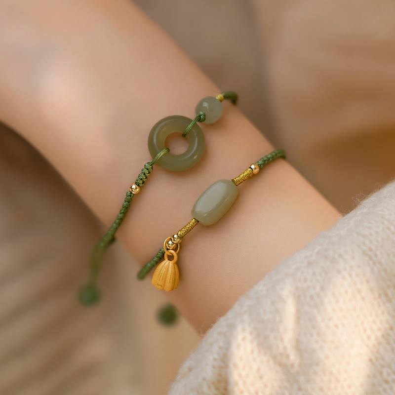 Bracelet à breloques en jade lotus et boucle de paix pour la prospérité
