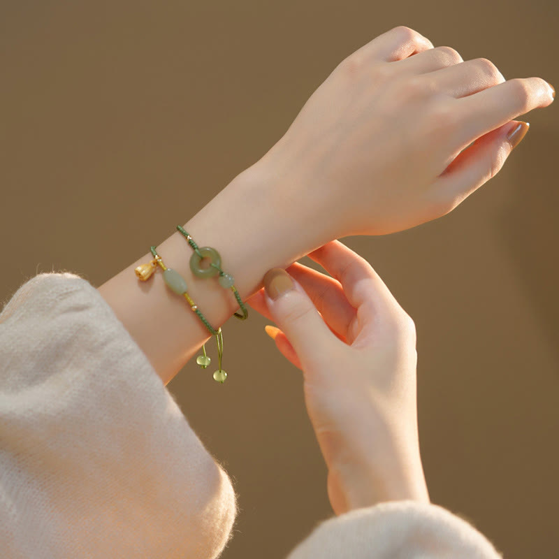 Bracelet à breloques en jade lotus et boucle de paix pour la prospérité