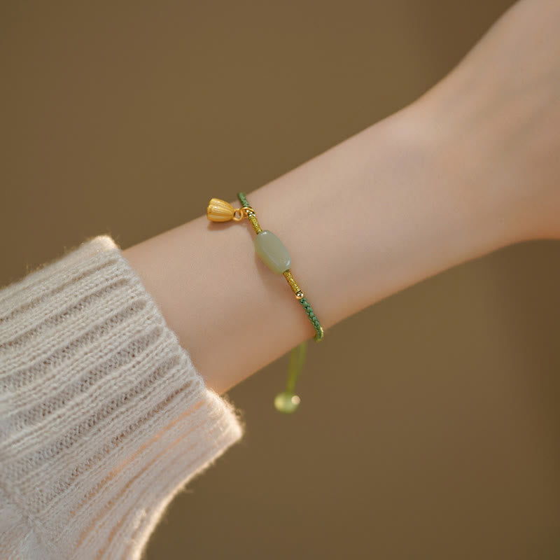 Bracelet à breloques en jade lotus et boucle de paix pour la prospérité