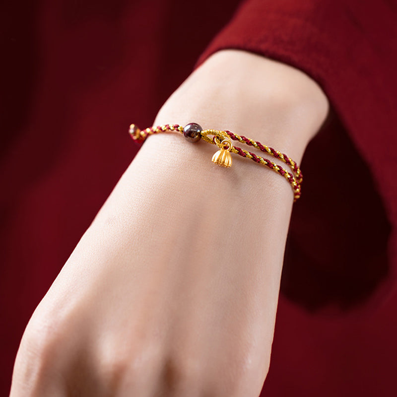 Bracelet corde or rouge avec breloque Lotus Peace 14-16 cm