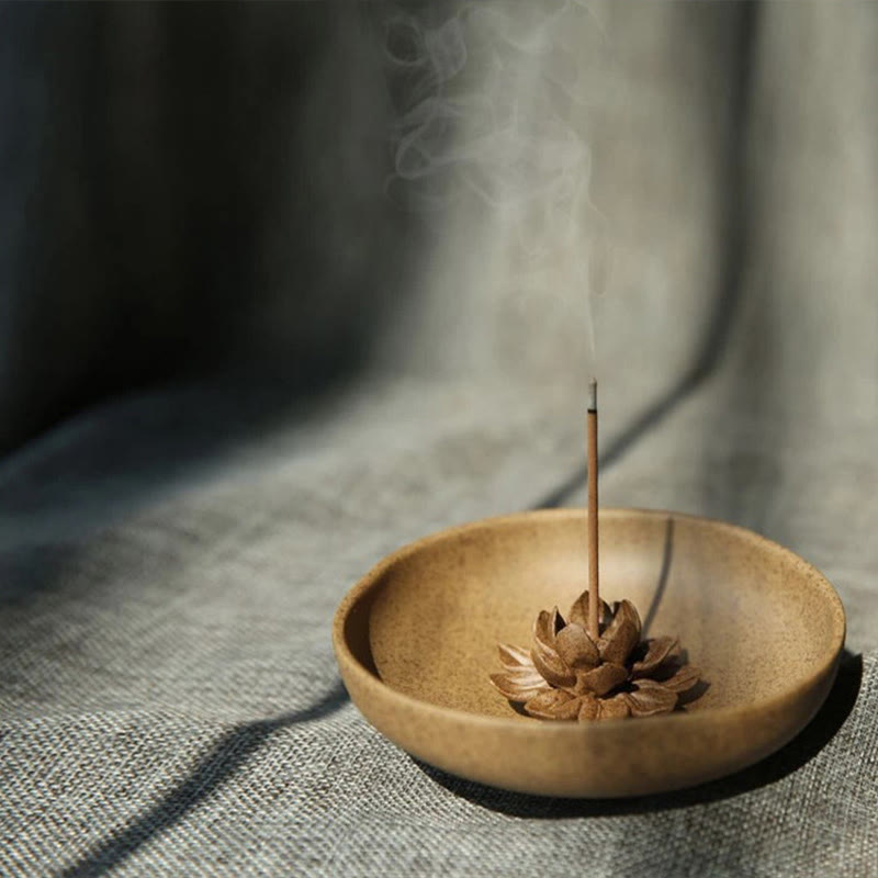 Brûle-encens en céramique sur piédestal Lotus pour la méditation 12 cm