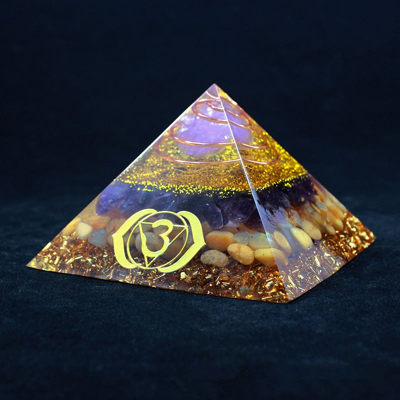 Pyramide d'orgonite d'amour et de guérison
