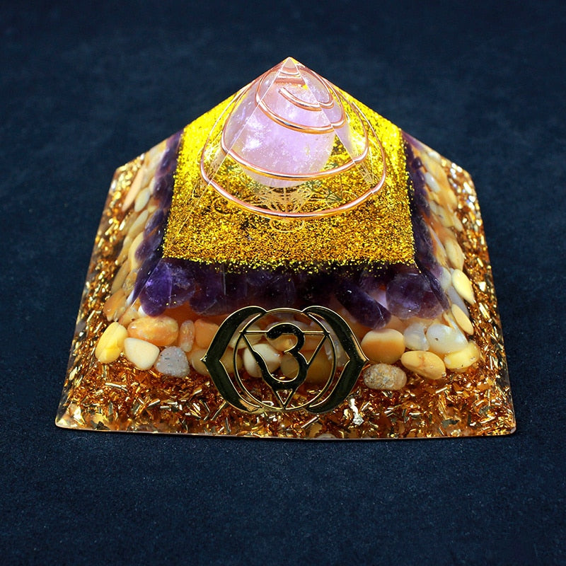 Pyramide d'orgonite d'amour et de guérison
